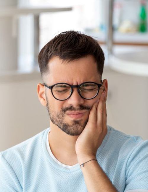 Grimacing man experiencing a toothache